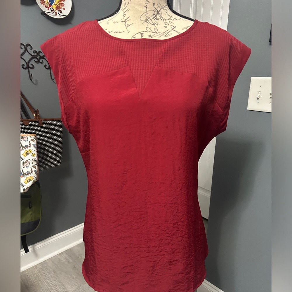 BLOUSE BY VAN HEUSEN SIZE MEDIUM IN DARK RED